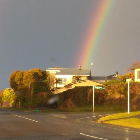 Charlies@Hilltop Deluxe Retreat Bed & Breakfast Taupo Exterior photo