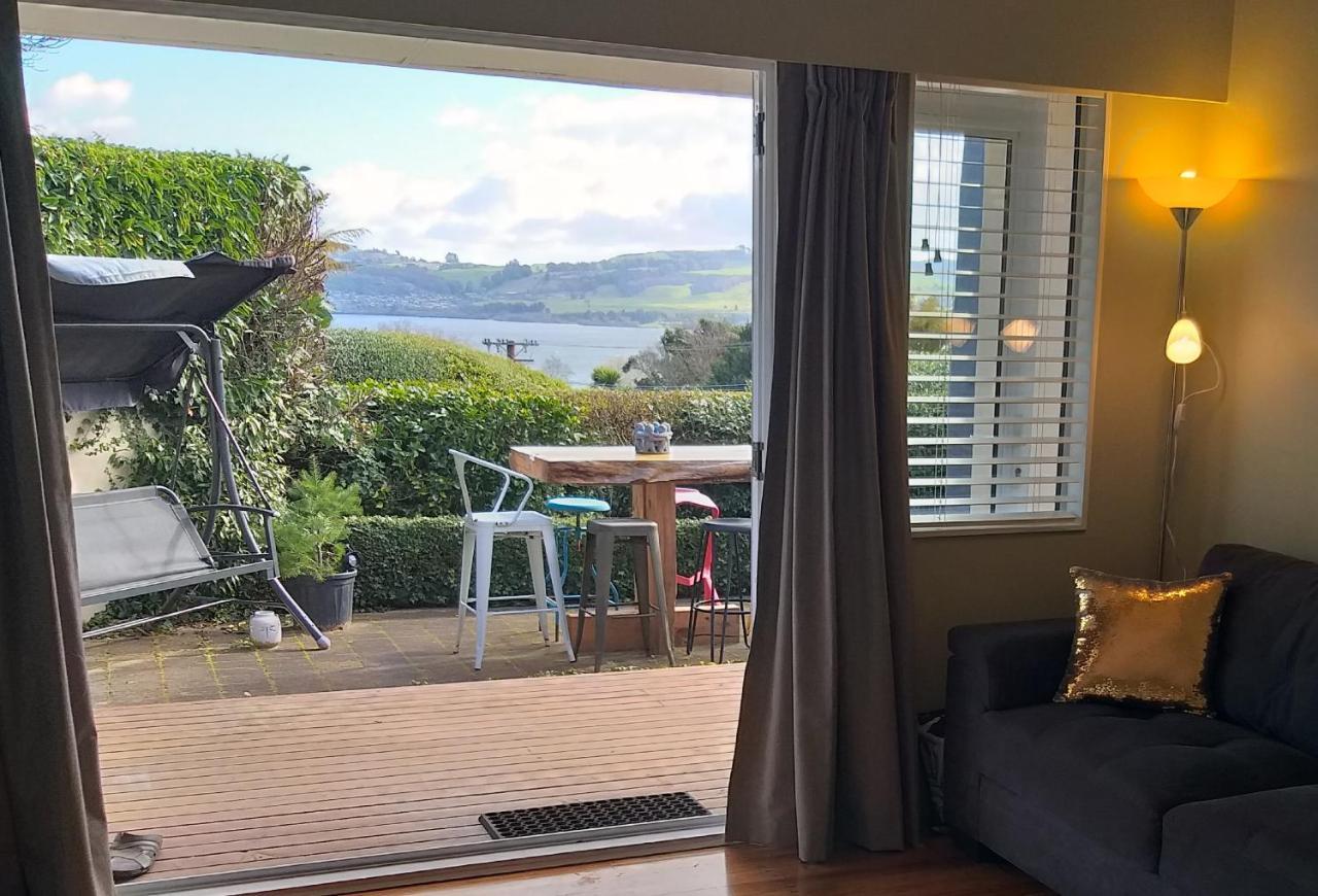 Charlies@Hilltop Deluxe Retreat Bed & Breakfast Taupo Exterior photo